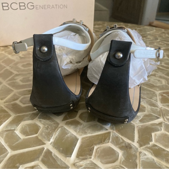 NEW!  BCBGeneration Calantha sandal in blk/white/warm sand (10) - Picture 3 of 6